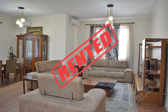 Apartament 4+1 me qira ne rrugen Thoma Avrami shume prane Ambasades Amerikane ne Tirane.
Eshte e po